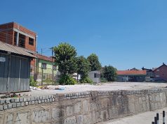 MALA PIJACA KOŠTA KAO POLA MINIBUSA